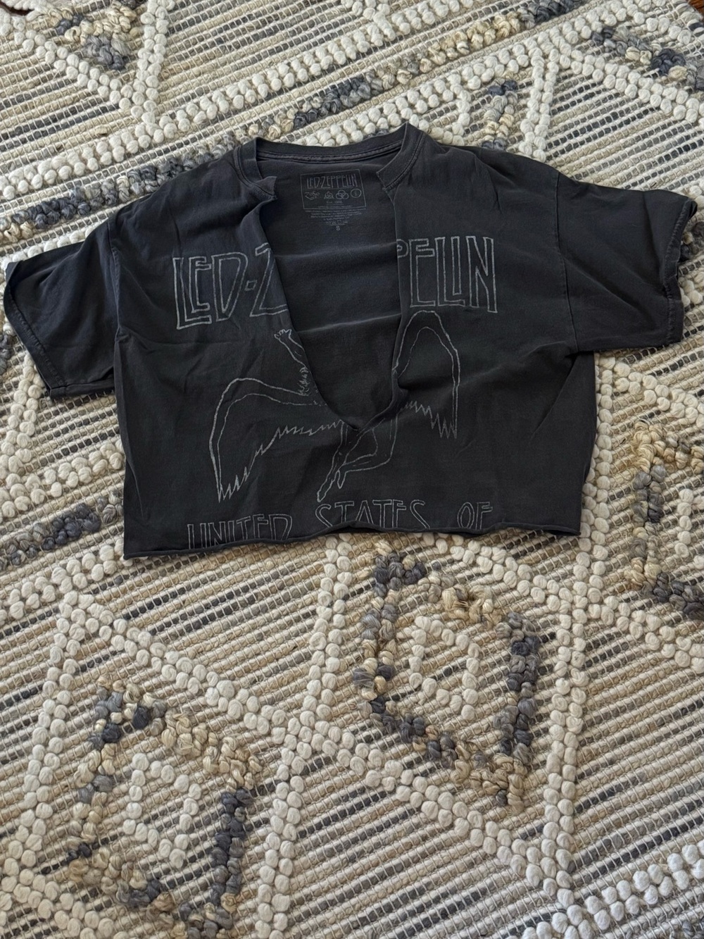 Led Zeppelin Cropped Tee - Casual Vintage Vibe